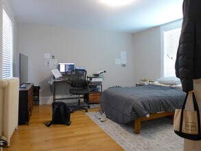 1705 Massachusetts Ave, Unit a in Cambridge, MA - Foto de edificio - Building Photo