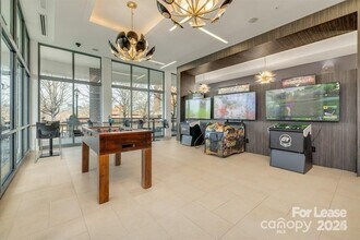 205 S Kings Dr in Charlotte, NC - Building Photo - Building Photo