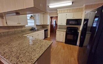 47 Westwood Dr in Sumter, SC - Building Photo - Building Photo