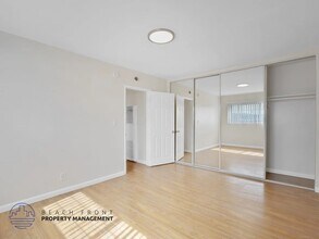 8306 W Manchester Ave, Unit 15 in Los Angeles, CA - Building Photo - Building Photo