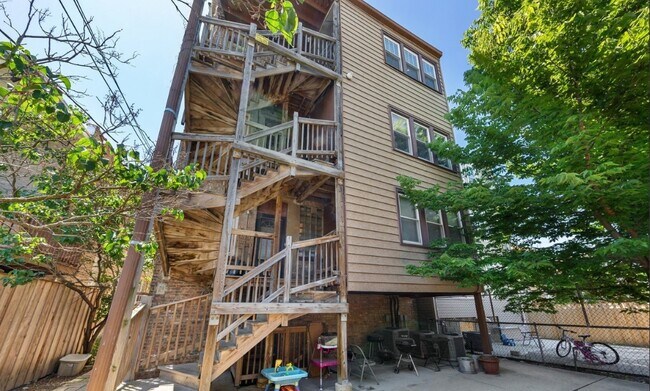 4215 N Francisco Ave, Unit 2 in Chicago, IL - Building Photo - Building Photo