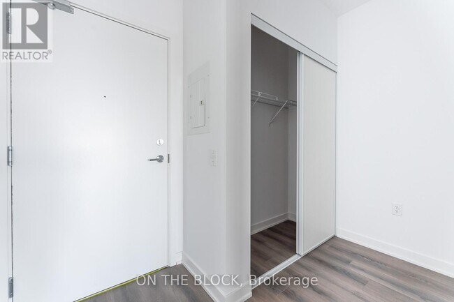 7437 Kingston Rd in Toronto, ON - Building Photo - Building Photo