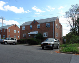 831 Fairview Ave in Takoma Park, MD - Foto de edificio - Building Photo