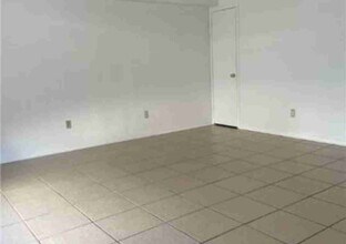 1805 Cedarhill Dr in Killeen, TX - Foto de edificio - Building Photo