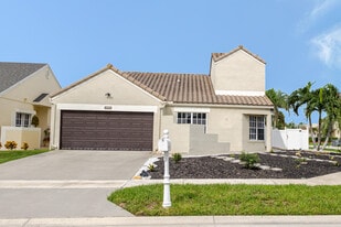 23157 Bentley Pl in Boca Raton, FL - Building Photo
