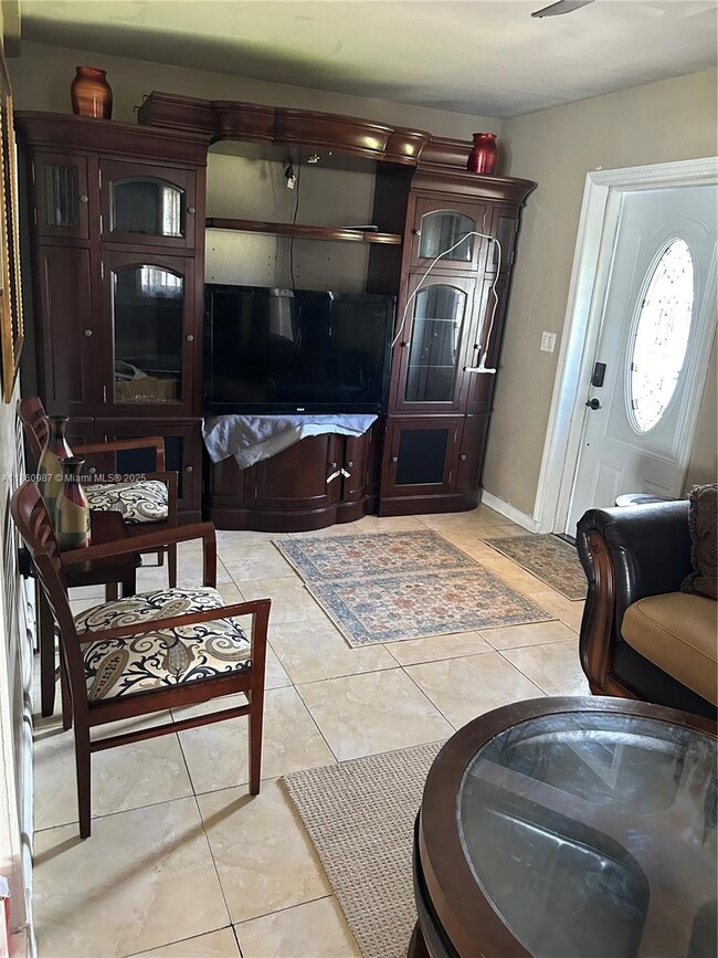 300 NW 179th Terrace in Miami, FL - Building Photo - Building Photo