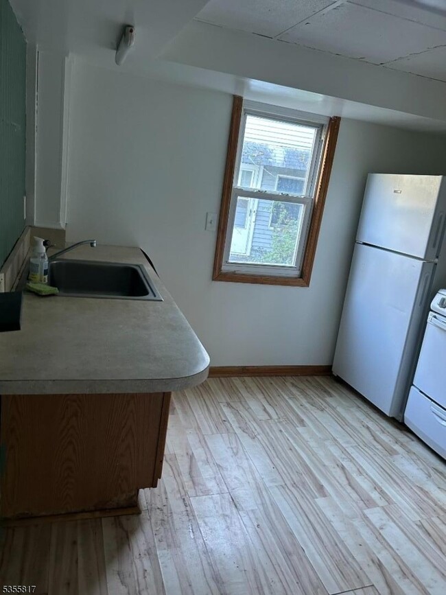 5 Woods Ave in Stanhope, NJ - Building Photo - Building Photo