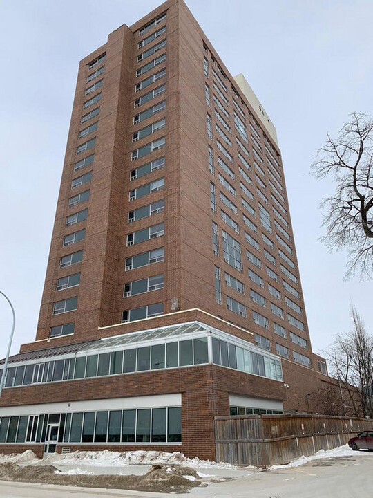 Residences at Portage Commons in Winnipeg, MB - Building Photo