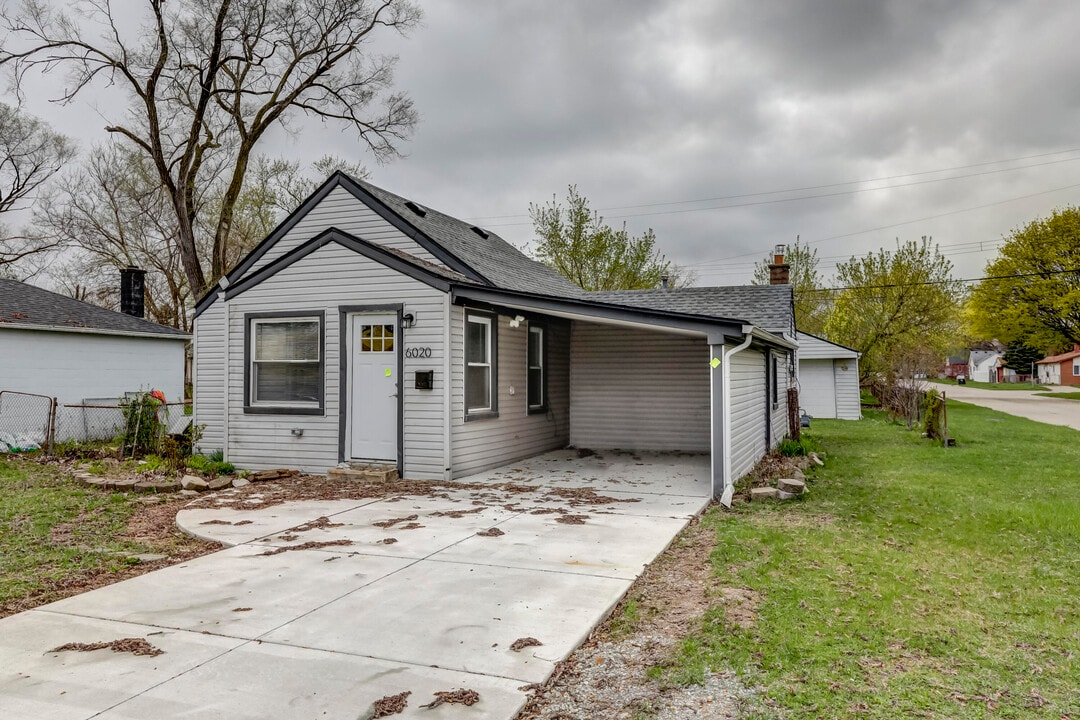 6020 Mayfair St in Taylor, MI - Building Photo