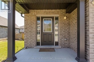 246 Woodway Trail in Norfolk, ON - Building Photo - Building Photo