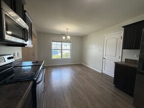 100 Stonewater Ln in Jacksonville, NC - Building Photo - Building Photo