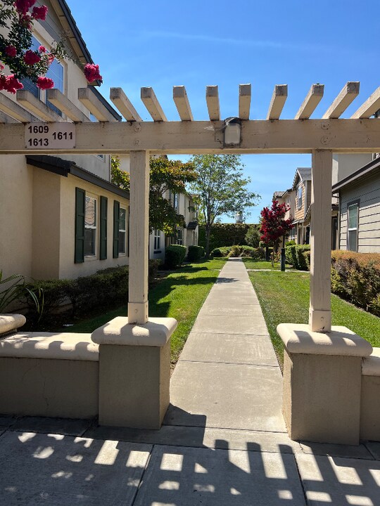 1609 Vicksburg Dr in Fairfield, CA - Building Photo