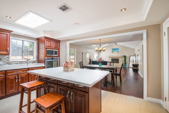 17412 Tiara St in Encino, CA - Building Photo - Building Photo
