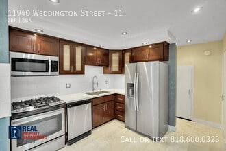 11940 Weddington St in Los Angeles, CA - Building Photo - Building Photo