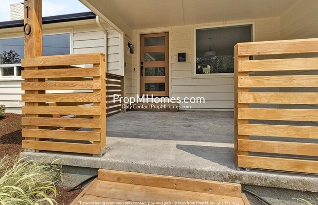 15710 SE Francis Ave in Milwaukie, OR - Building Photo - Building Photo