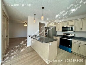 9513 W Dolores Dr in Sioux Falls, SD - Building Photo - Building Photo