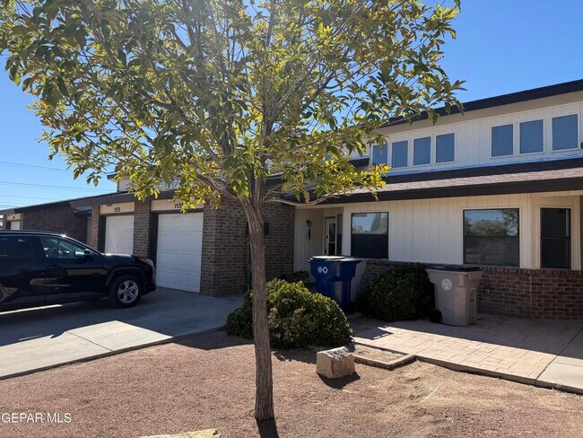 1531 Common Dr in El Paso, TX - Building Photo - Building Photo
