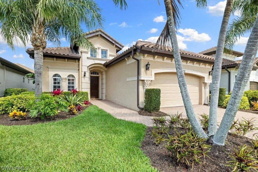 7831 Valencia Ct in Naples, FL - Building Photo