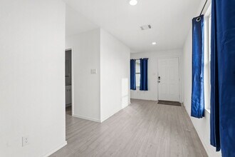 7235 Eclipse Pl in San Antonio, TX - Building Photo - Building Photo