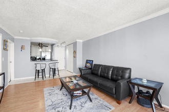111 W Maple St in Chicago, IL - Building Photo - Building Photo