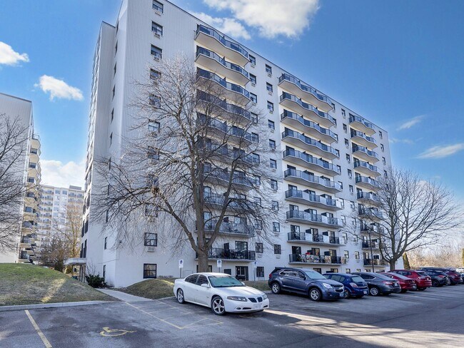 301-301 Base Line Rd W in London, ON - Building Photo - Building Photo