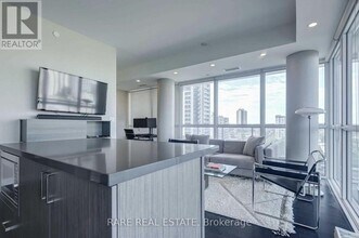 501 St Clair Ave W in Toronto, ON - Building Photo - Building Photo