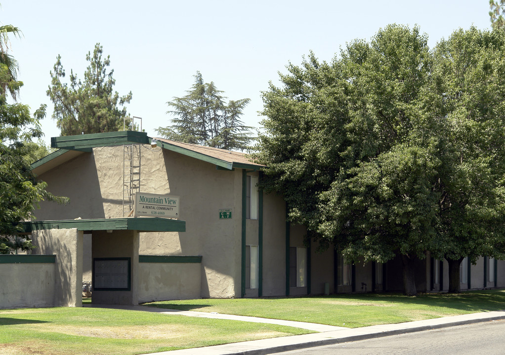 Mt View Apartments in Reedley, CA - Building Photo