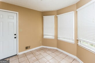 5851 Taylor Creek Dr in Canton, GA - Building Photo - Building Photo