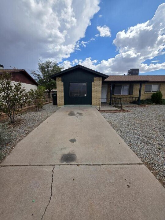 1930 Detroit Ave in Kingman, AZ - Building Photo