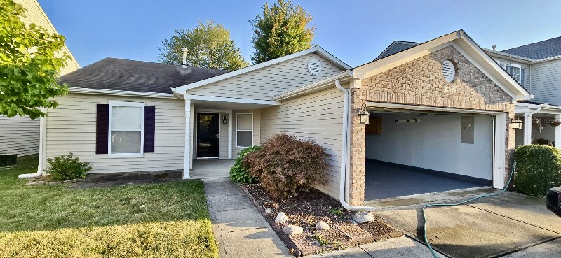 9393 W Quarter Moon Dr in Pendleton, IN - Building Photo