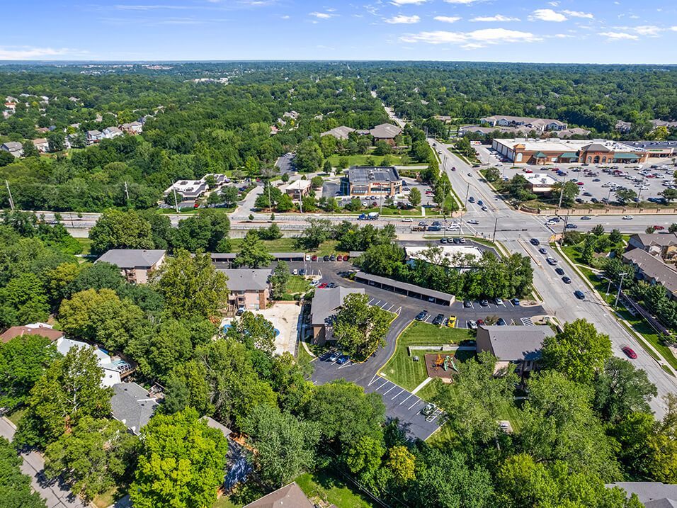 The Retreat at Mill Creek Apartments in Lenexa, KS - Foto de edificio