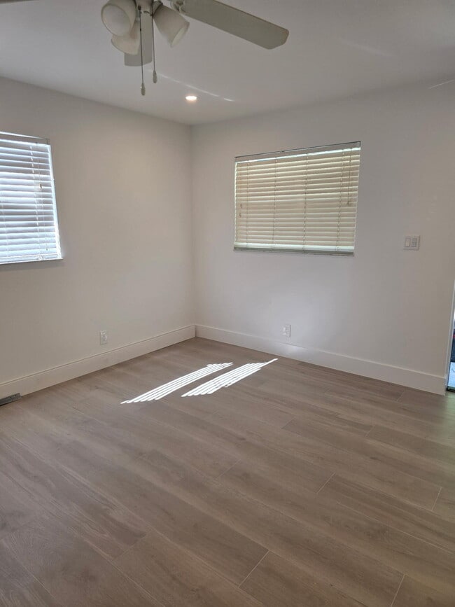 2104 Dock St in West Palm Beach, FL - Building Photo - Building Photo