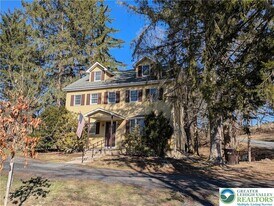 3470 Rhododendron Dr in Northampton, PA - Building Photo