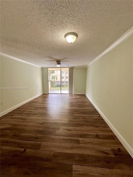 8235 Lake Dr, Unit 204 in Doral, FL - Building Photo - Building Photo