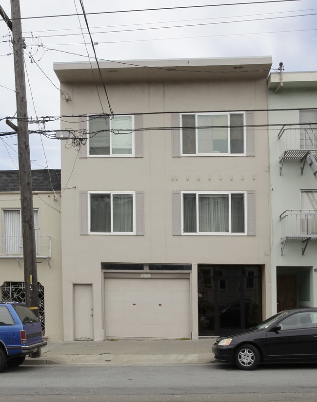 1571 Church St in San Francisco, CA - Foto de edificio - Building Photo