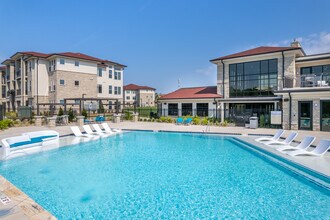 Trinity Woods in Independence, MO - Foto de edificio - Building Photo
