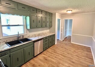 916 Speake Rd NW in Huntsville, AL - Building Photo - Building Photo