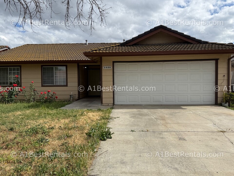 3400 Clogston Way in Modesto, CA - Building Photo