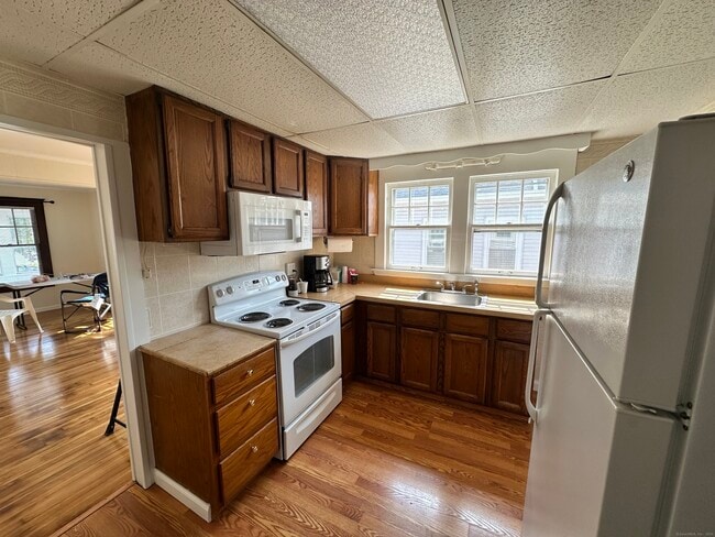 128 Grove Pl in West Haven, CT - Building Photo - Building Photo