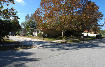 113 NE Madison Cir N in St. Petersburg, FL - Building Photo - Building Photo