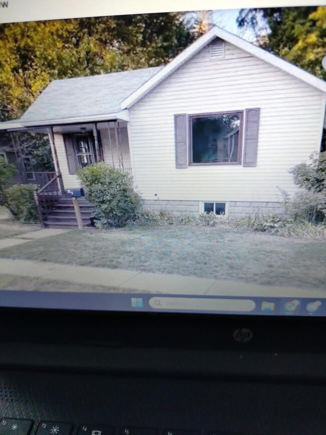 property at 201 E Carpenter St