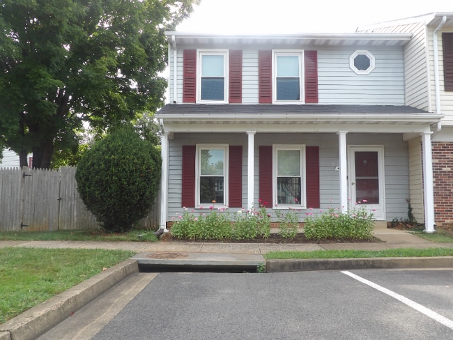 413 Forest Ct in Warrenton, VA - Building Photo - Building Photo