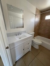 654 W 21st St in San Pedro, CA - Foto de edificio - Building Photo