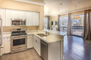 445 Island Ave in San Diego, CA - Building Photo