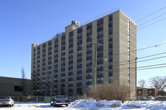 Lakeview Plaza in Lorain, OH - Building Photo - Building Photo