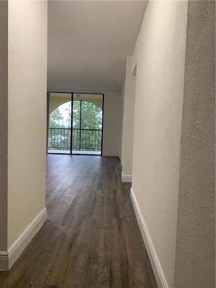 19455 NE 10th Ave, Unit 3-207 in Miami, FL - Building Photo - Building Photo