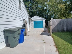8074 Driftwood Dr in Norfolk, VA - Building Photo - Building Photo