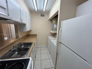 4401 Treehouse Ln in Tamarac, FL - Building Photo - Building Photo