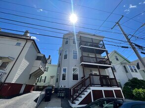 10 Jay St, Unit 2 in Somerville, MA - Foto de edificio - Building Photo