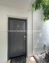 150 SW 10th St in Miami, FL - Building Photo - Building Photo